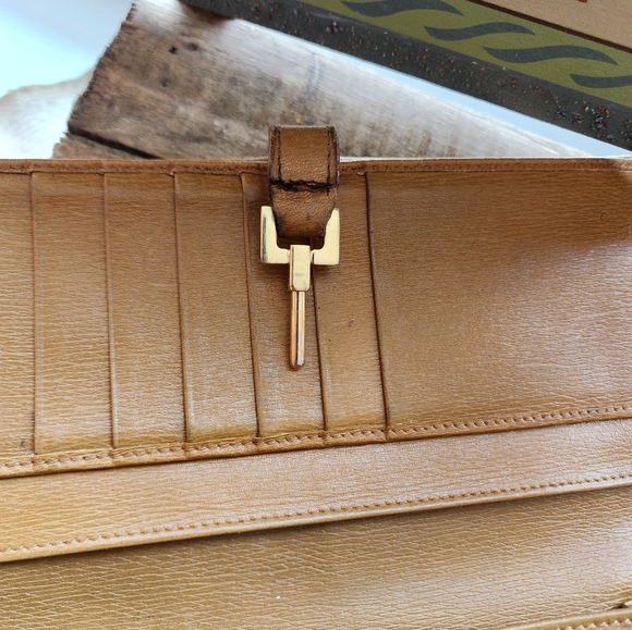 Gucci Vintage Golden Leather Wallet - Picture 6 of 9